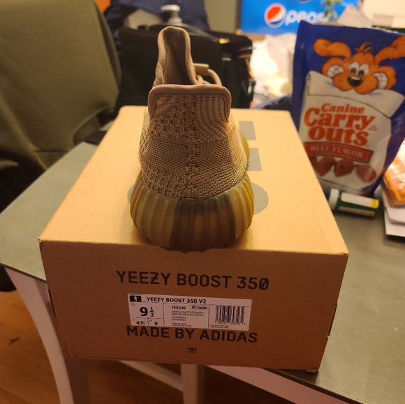 Yeezy 350 santali main image 4